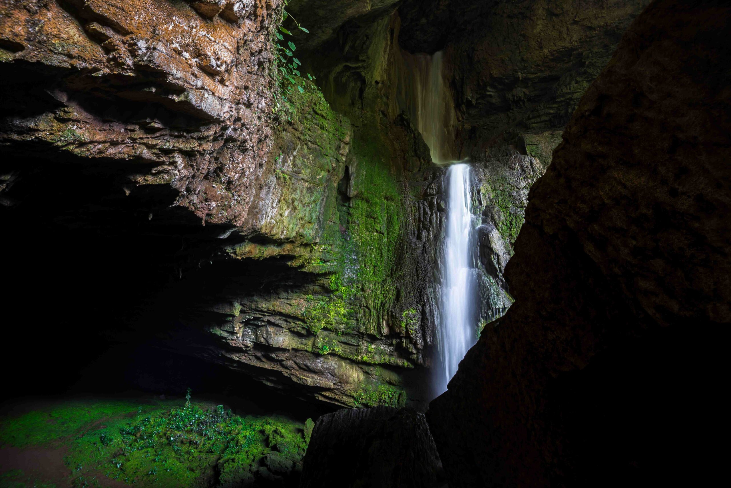 INSTITUTO HUMBOLDT Cuevas SN PEN 0 130816 0347 Felipe Villegas Velez scaled