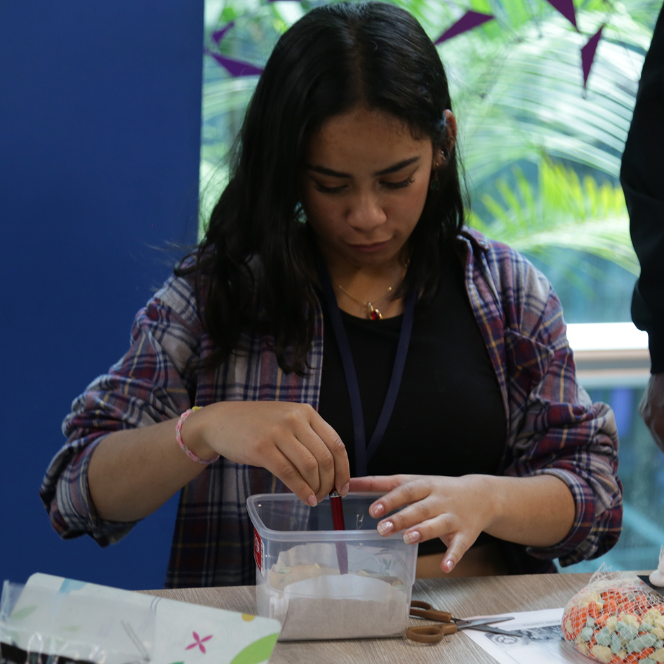 Jóvenes de Bogotá proponen soluciones para enfrentar los desafíos del agua y el cambio climático 7 IMG 3150 1 1