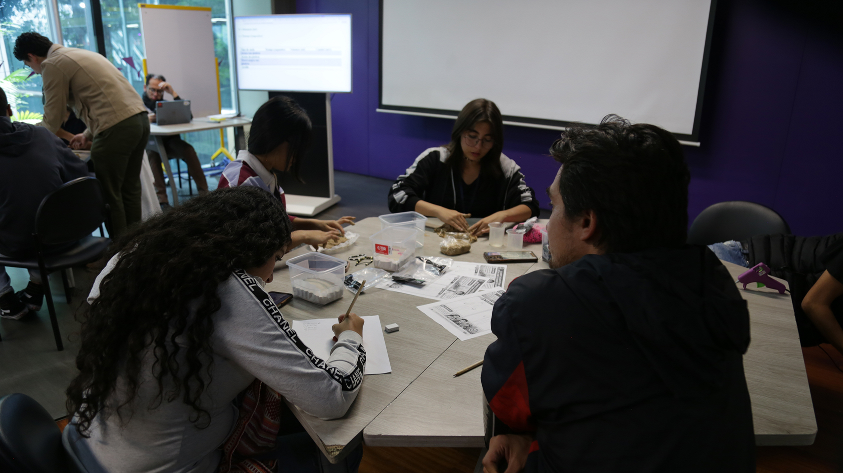 Jóvenes de Bogotá proponen soluciones para enfrentar los desafíos del agua y el cambio climático 5 IMG 3181 1
